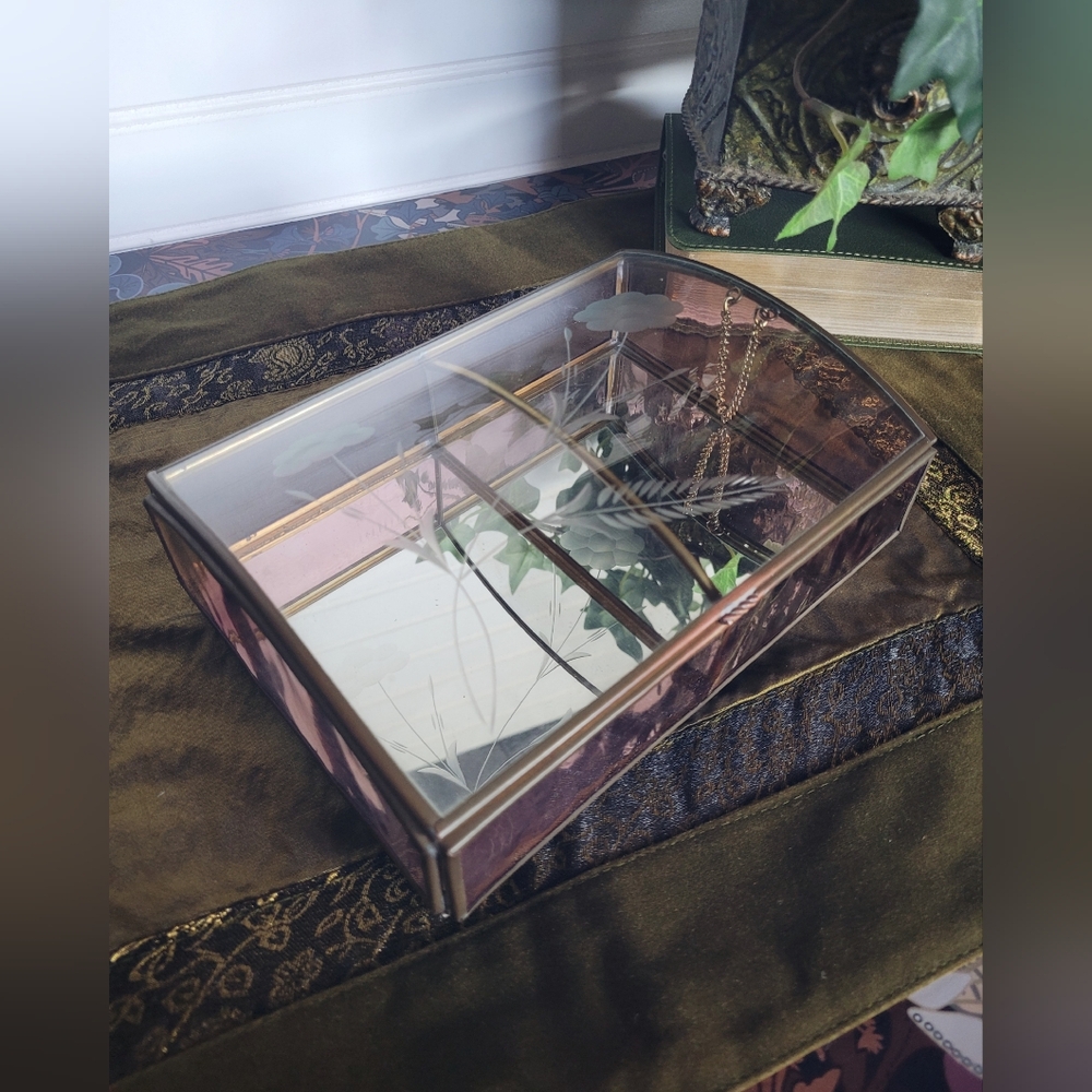 Vintage glass and brass jewelry box - Picture 2 of 3